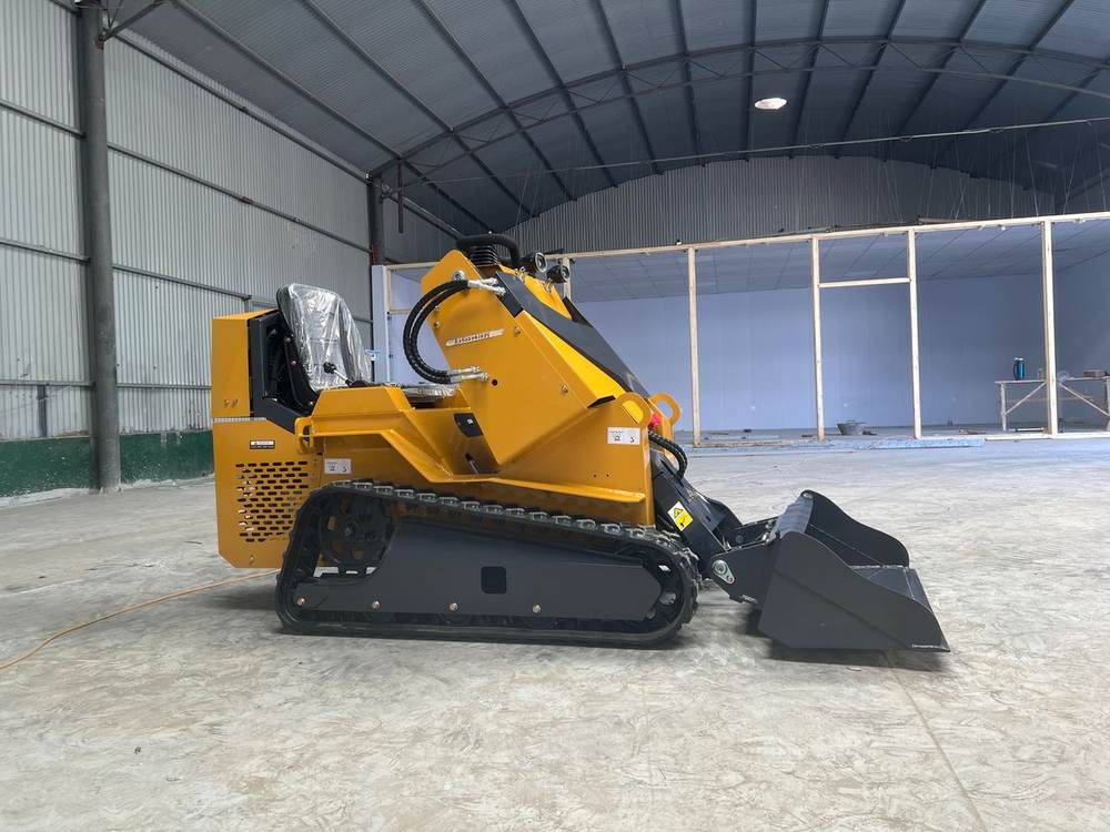 HG-300 Seat-mounted tracked skid steer loader 2