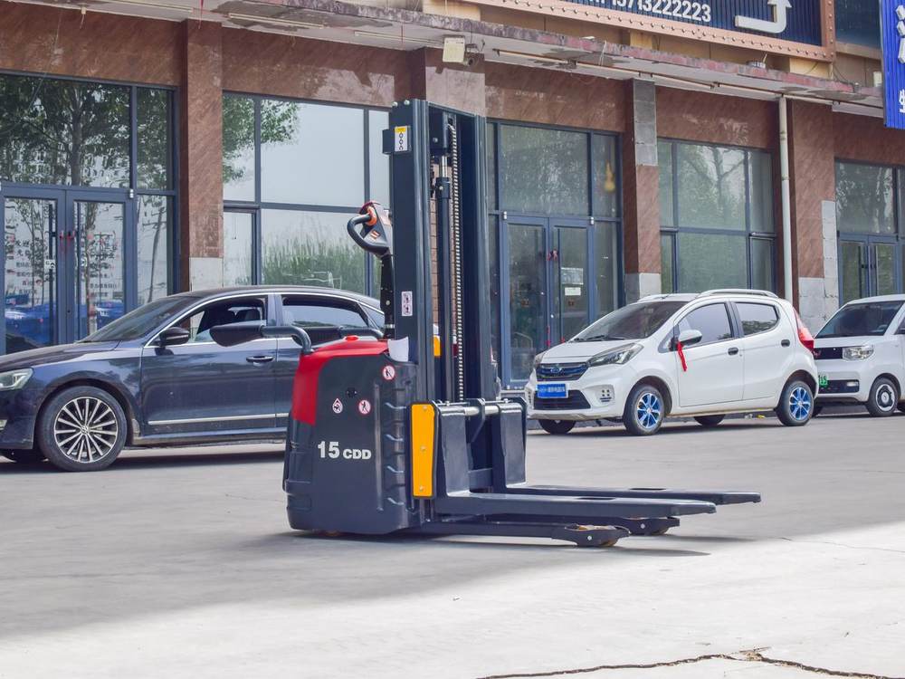 HG-CDD15 1.5Ton Electric Pallet Stacker 2