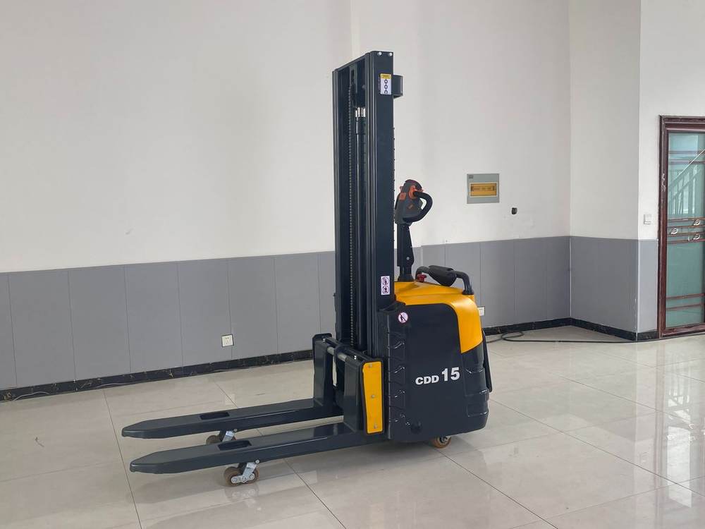 HG-CDD15 1.5Ton Electric Pallet Stacker 2