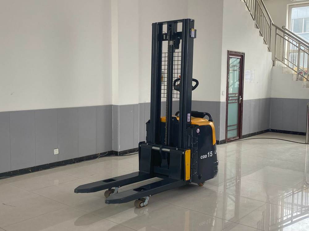 HG-CDD15 1.5Ton Electric Pallet Stacker 3